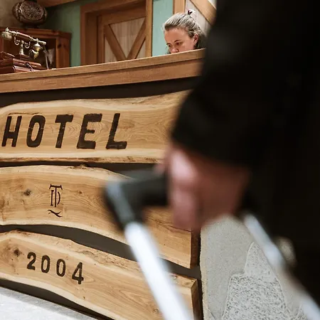 Taverna Devolli 酒店